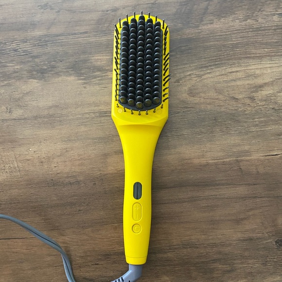 Drybar Other - Drybar Brush Crush Heated Straightening Brush